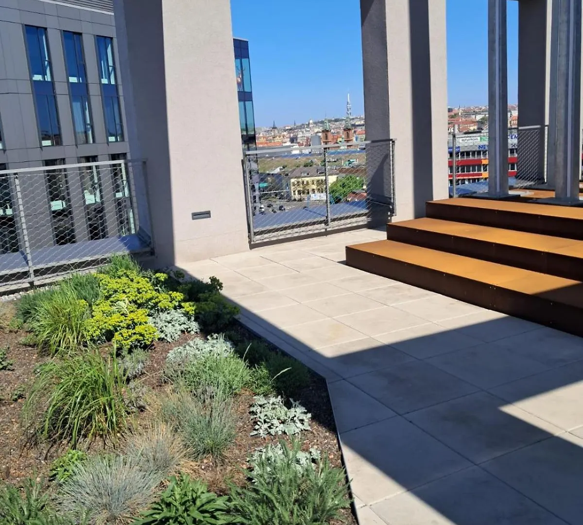 Daire Modern Flat With Rooftop Terrace Prag